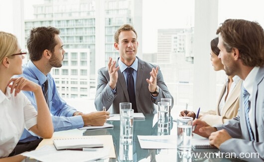 出國陪同翻譯多少錢一天？是商務(wù)還是私人性質(zhì)決定收入