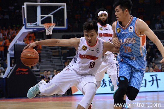 中國男籃里面誰會其他語種，其中占比是多少？