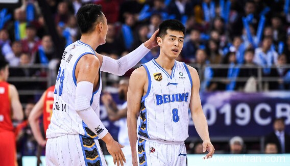 中國男籃里面誰會其他語種，其中占比是多少？