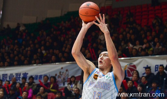 中國男籃里面誰會其他語種，其中占比是多少？