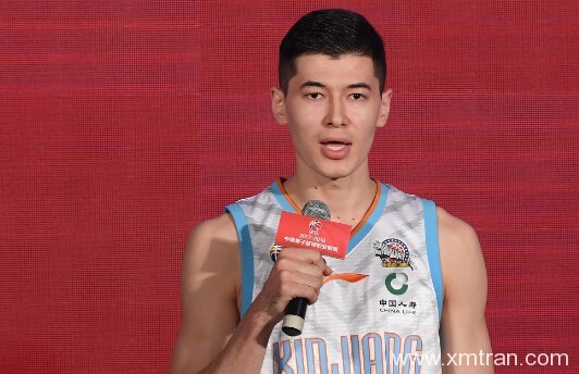 中國男籃里面誰會其他語種，其中占比是多少？