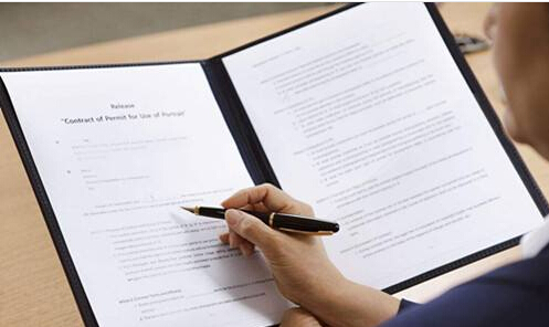 哪些因素會(huì)影響合同翻譯的品質(zhì) 我們?cè)撊绾伪苊猓? style=